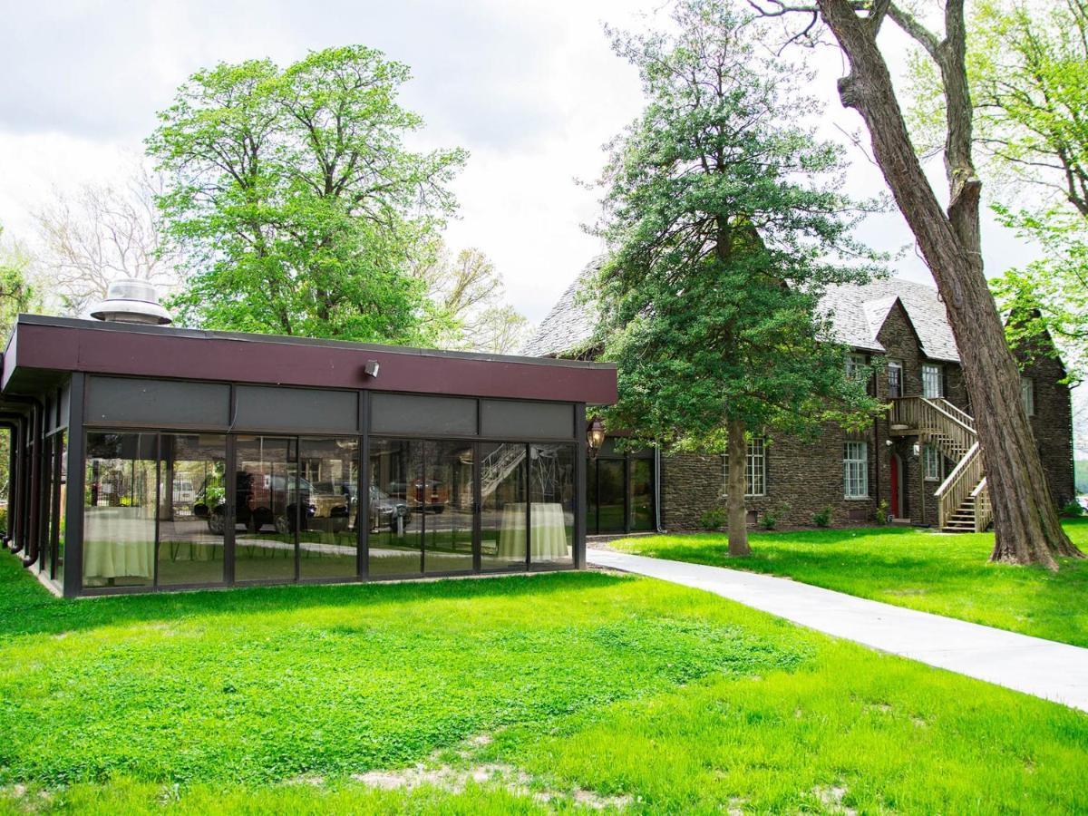 The Manor On Front Harrisburg Exterior foto